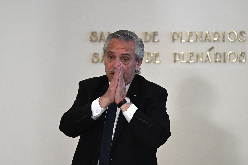 Alberto Fernández, ex-presidente da Argentina, é intimado a depor em investigação sobre violência doméstica