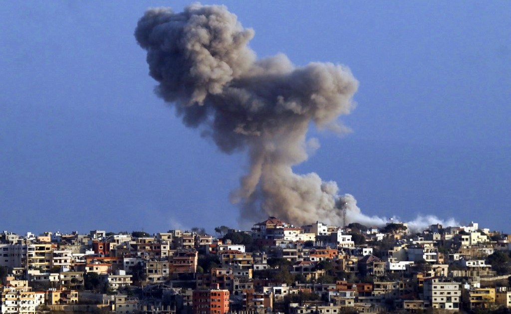Israel usa bomba de fósforo branco em áreas povoadas do Líbano, diz jornal