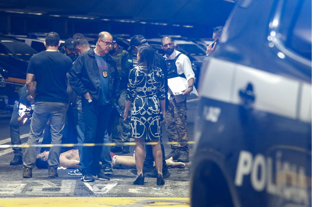 Polícia apreende fuzil AK-47 e pistola 9 mm que podem ter sido usados em execução no Aeroporto de Guarulhos