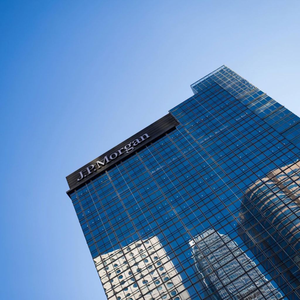 JP Morgan rebaixa o Brasil e o dólar ronda R$ 6,00