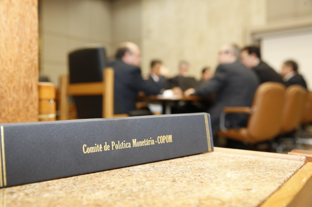 Mercado financeiro espera novo aumento da taxa básica de juros em janeiro, diz pesquisa