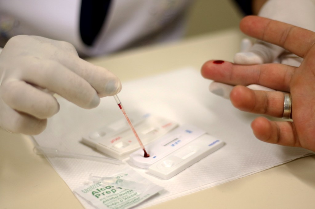 Jovens foram mais afetadas por HIV em 2023, diz Unicef