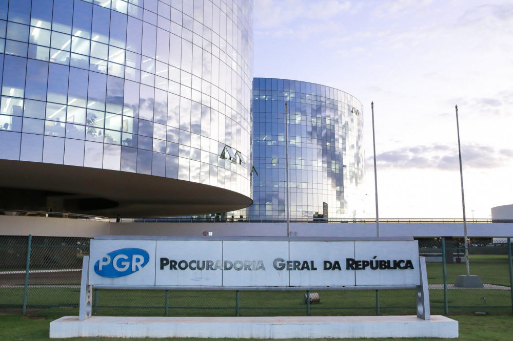 PGR deve receber inquérito da PF que indicia Bolsonaro e mais 36 na próxima semana