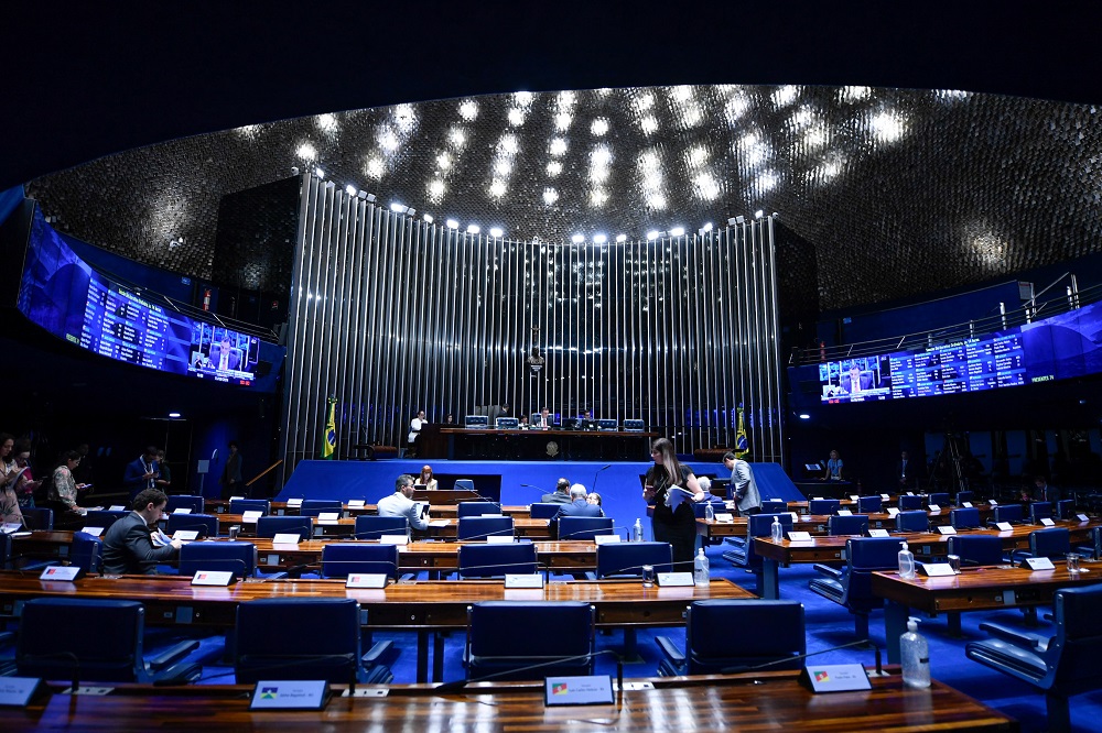 Senado aprova projeto para proteger crianças e adolescentes online