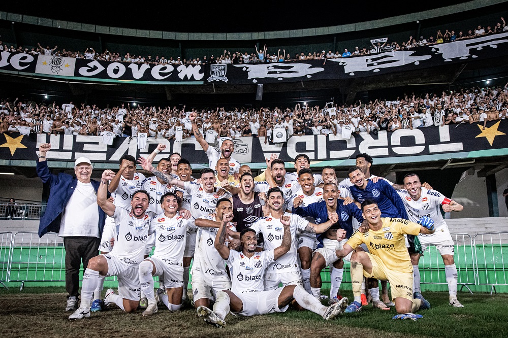 Santos conquista título da Série B sem jogar, mas comemora de maneira discreta