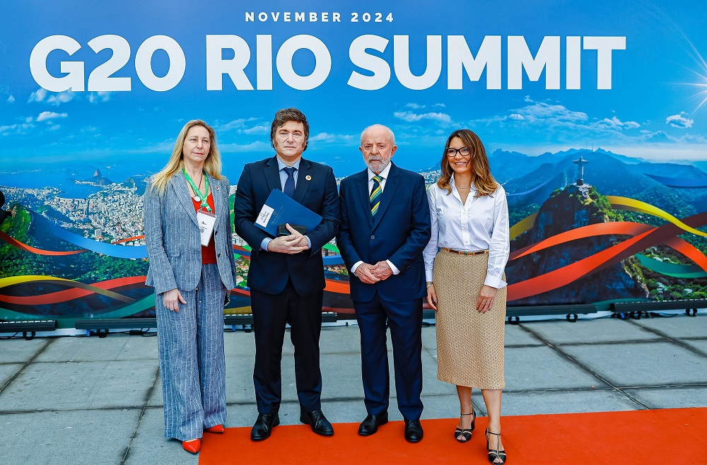 Lula recepciona Milei na cúpula do G20, mas tira foto sem sorriso nem aperto de mãos