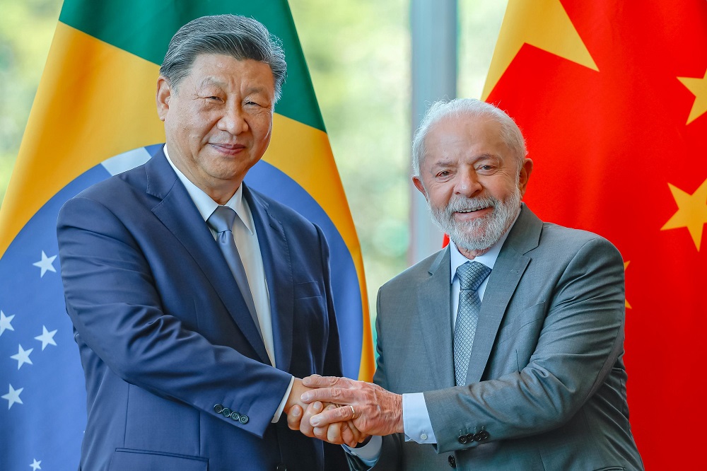 PoderData: 52% dizem ser melhor Brasil ter mais relações comerciais com China