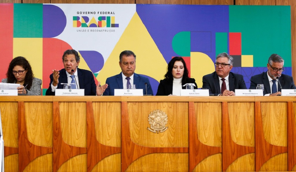 Governo publica decreto de programação orçamentária detalhando bloqueio de R$ 17,6 bi
