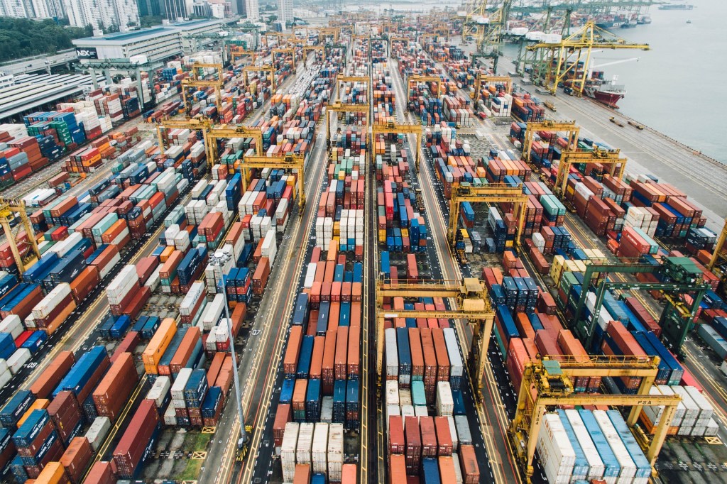 Balança comercial do Brasil registra superávit de US$ 2,1 bilhões em novembro de 2024