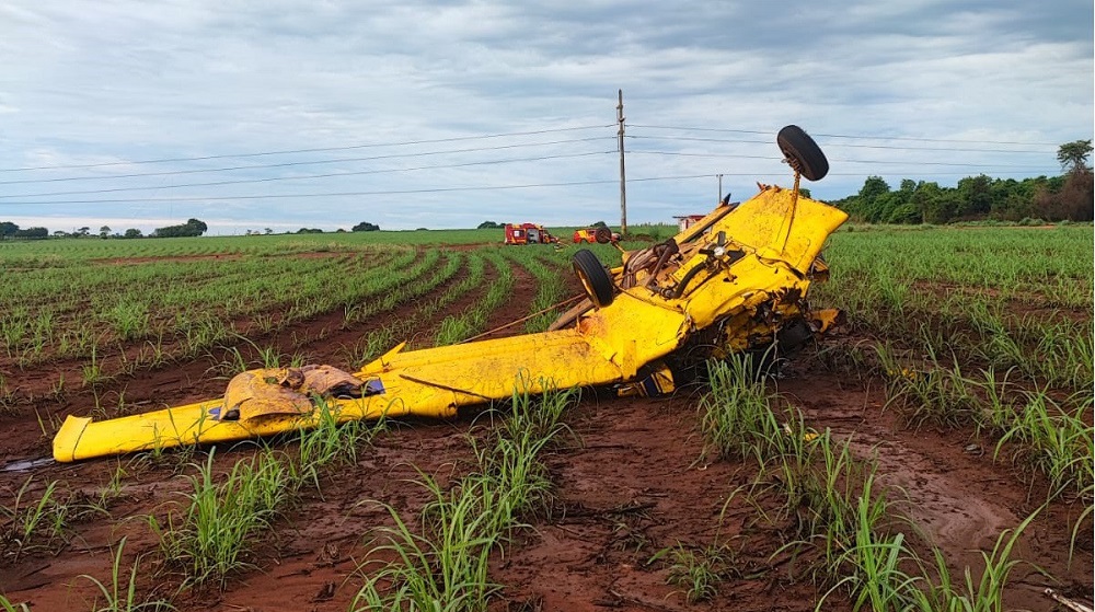 Avião de pequeno porte cai em zona rural de Goiás e piloto é encontrado morto