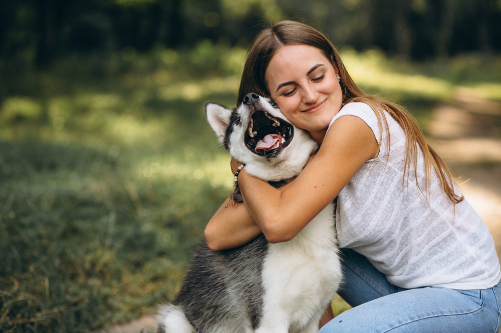 Cães sentem emoções de donos através da frequência cardíaca, aponta estudo