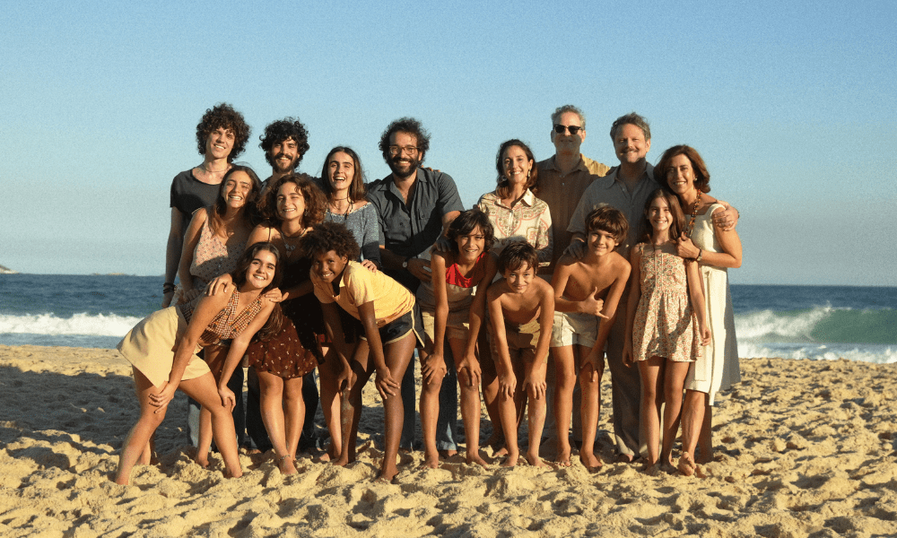 ‘Ainda Estou Aqui’ lidera bilheterias brasileiras com mais de 350 mil ingressos vendidos