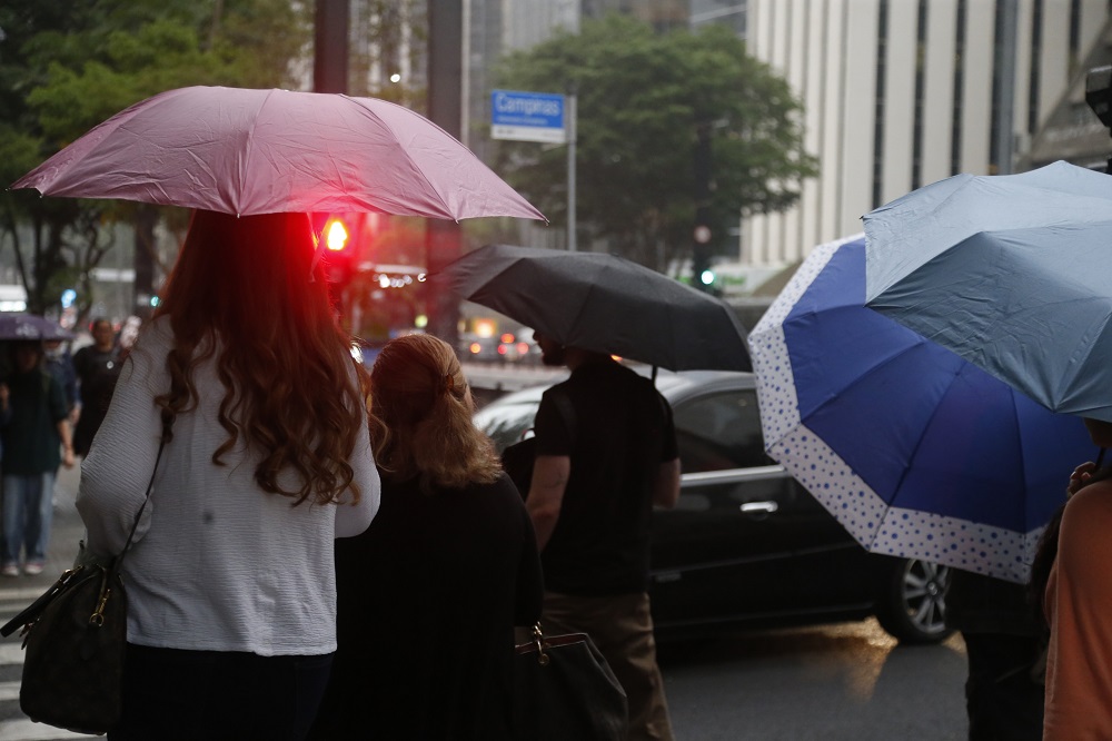 Defesa Civil alerta para chuva com raios em SP