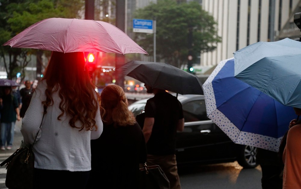 SP terá volume de chuva atípico para junho a partir de quart