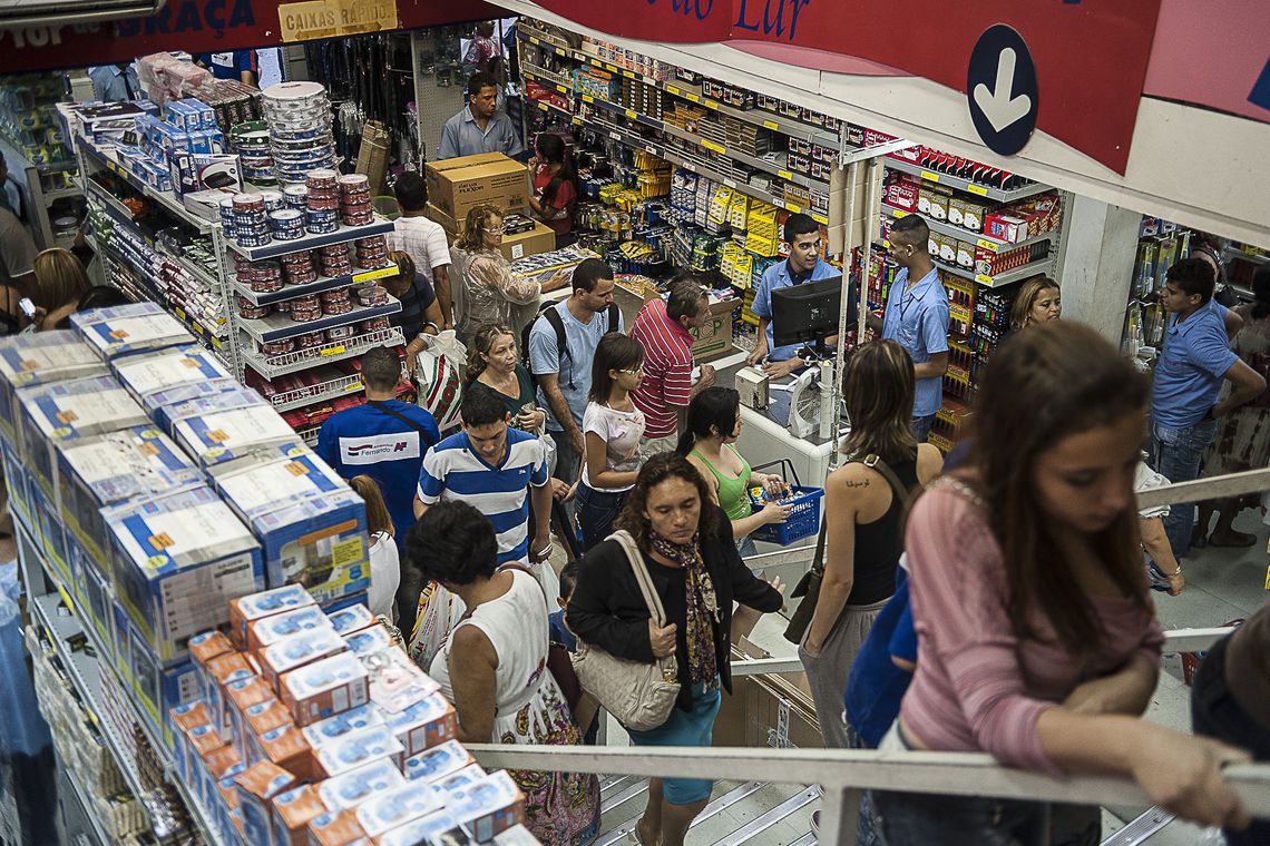 Despesas das famílias brasileiras no varejo devem chegar a R$ 478 bilhões neste ano