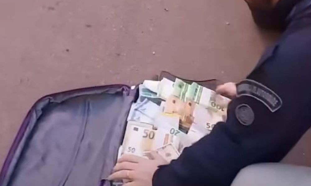 Casal é preso no RS ao tentar fugir para o Uruguai com R$ 1 milhão furtado do Banco do Brasil