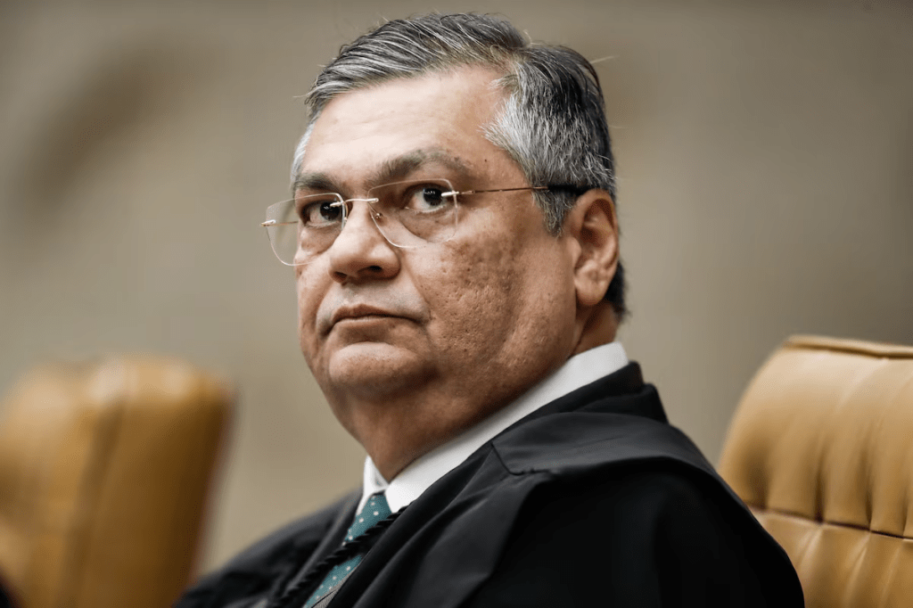 Dino janta com Moraes e interventor do 8/1 na véspera de seu casamento no Maranhão