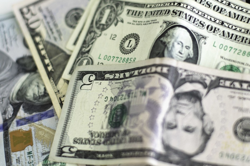 Dólar cai ante o real após BC anunciar nova alta dos juros e elevar a Selic para 4,25% ao ano