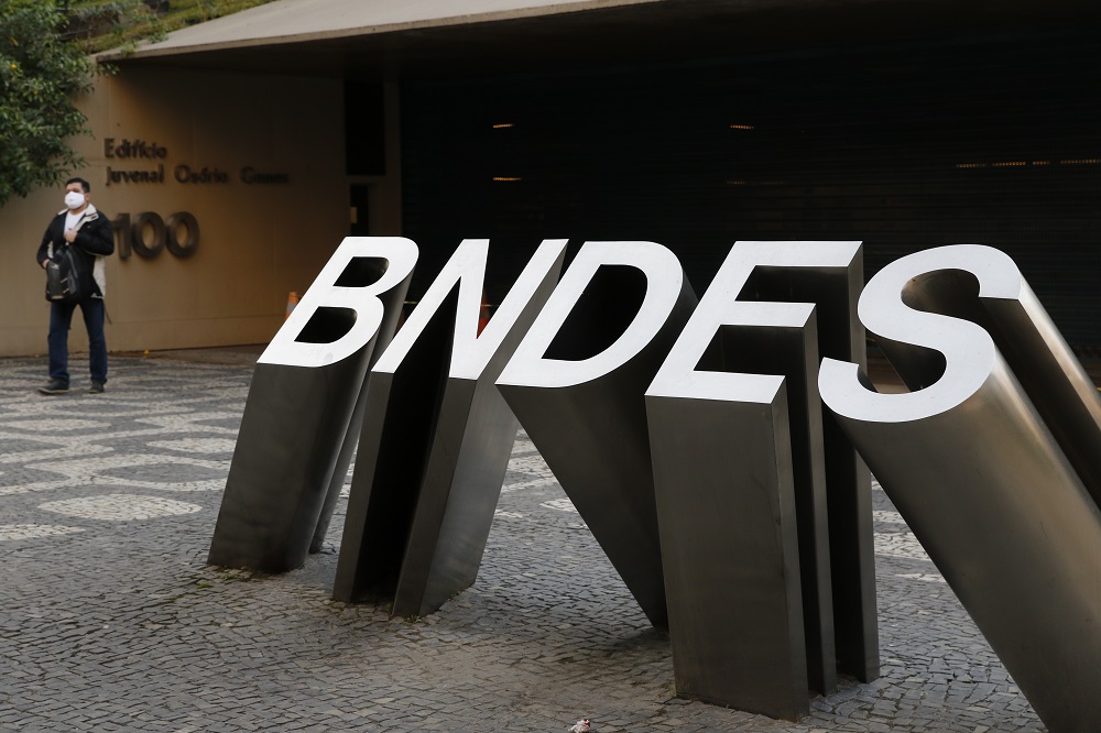 BNDES assina 1º empréstimo bilionário em moeda chinesa