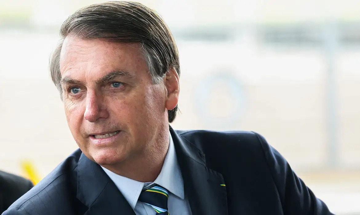 Defesa de Bolsonaro pede que apreensão de arma não seja considerada falta grave