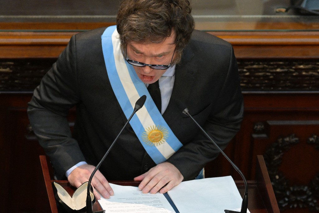 Argentina endurece regras migratórias e poderá punir discurso de ódio contra o país