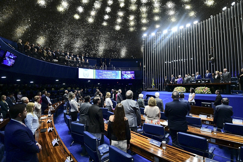 Magistratura e MP criticam PEC que limita supersalários