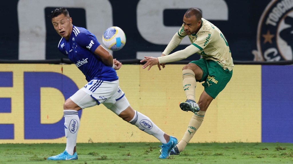 Palmeiras mantém esperanças de tricampeonato no Brasileirão após vitória sobre o Cruzeiro