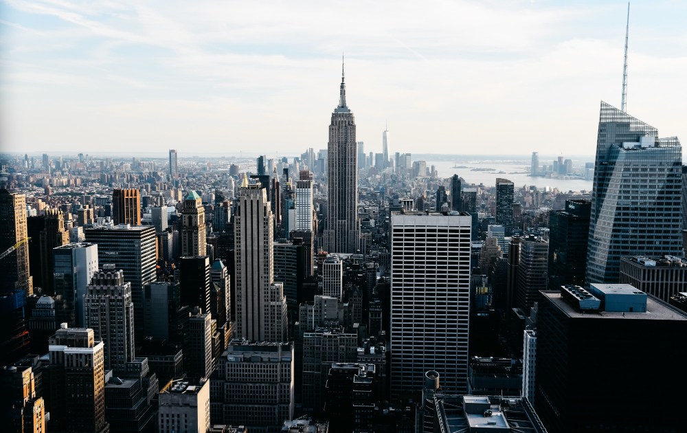 Nova York aprova lei que troca ‘mãe’ e ‘pai’ por l