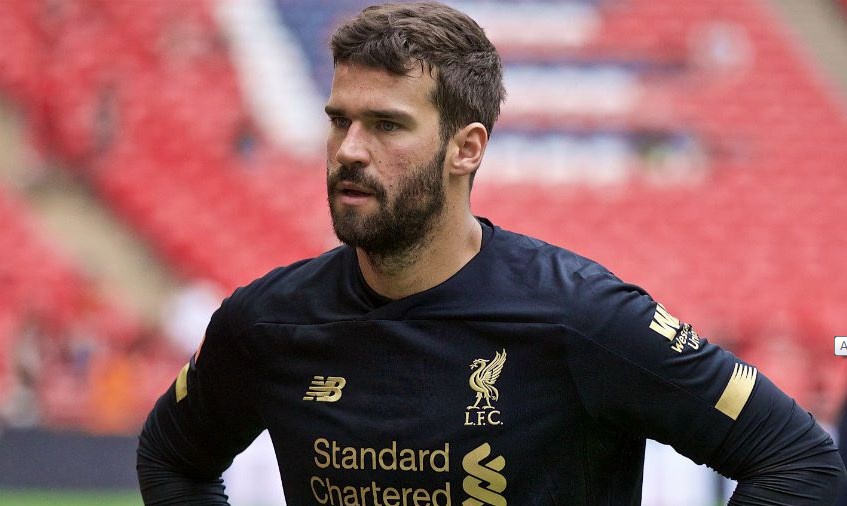 Alisson vê críticas como naturais e diz que 'é bom que a Seleção chegue questionada'