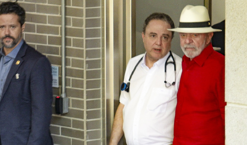 Equipe médica libera Lula para voltar a Brasília e retomar atividades
