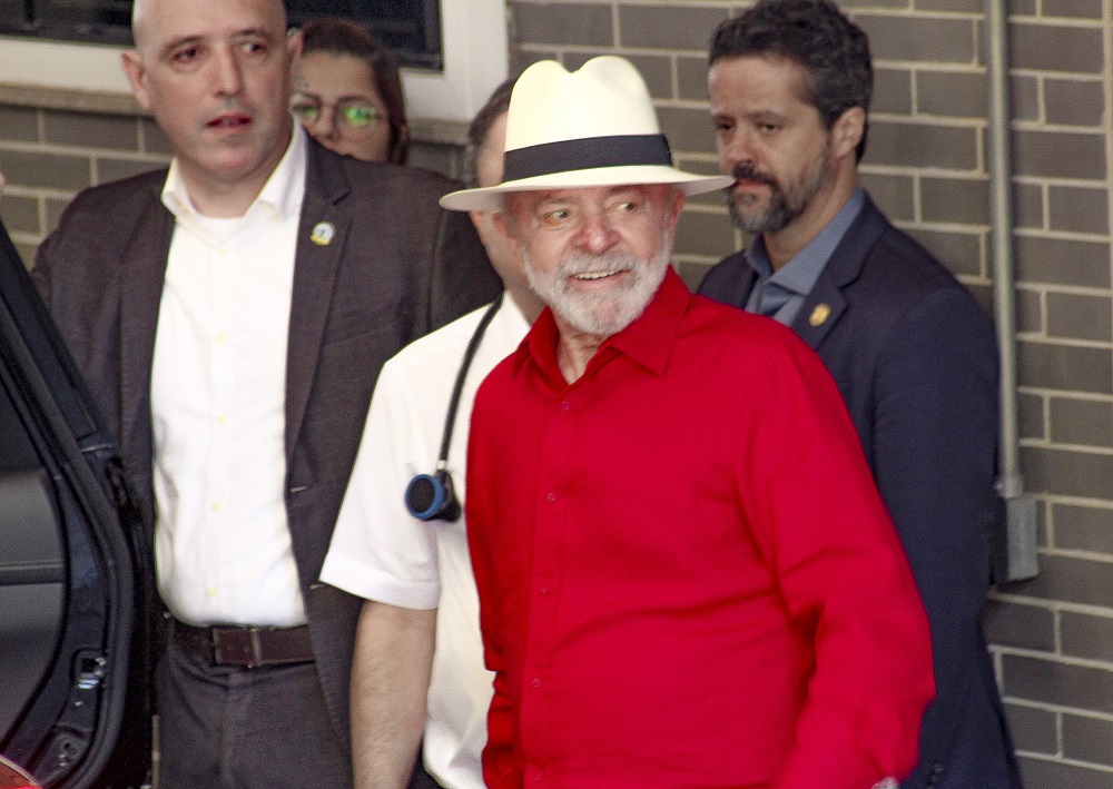 Após exames, Lula é liberado para voltar a Brasília