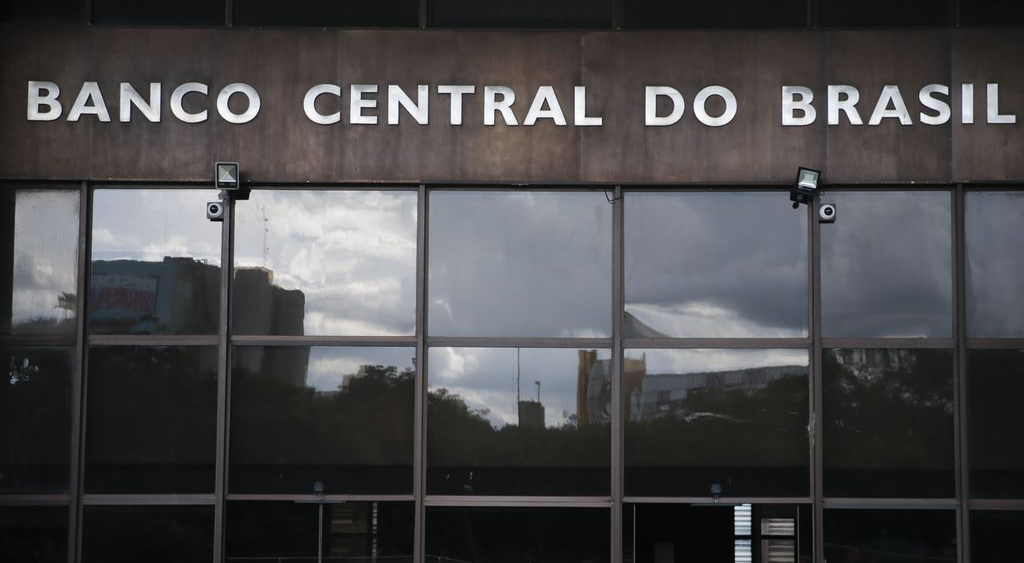 Após dois anos, CCJ aprova PEC que dá autonomia financeira ao Banco Central