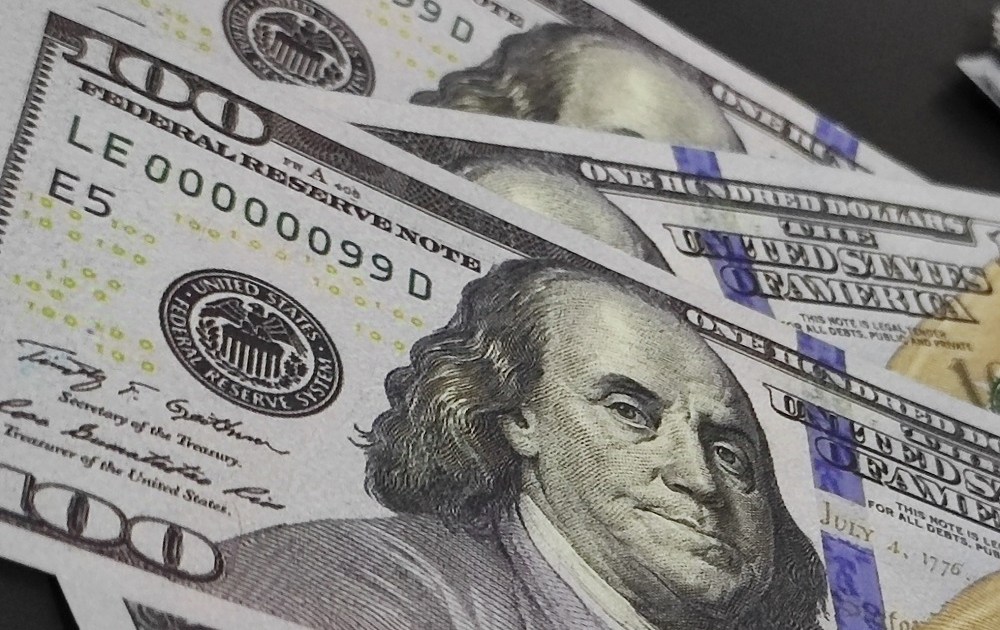 Dólar cai a R$ 5,35 após alta de 8,21% registrada na 2ª feira