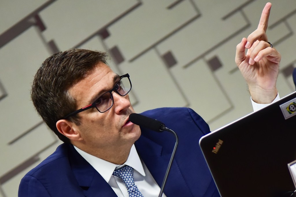 Campos Neto nega ligação entre intervenção no câmbio e dominância fiscal