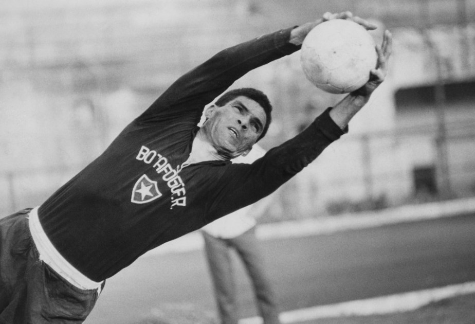 O goleiro Manga com a camisa do Botafogo