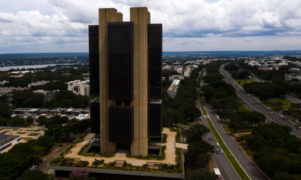 Copom eleva taxa Selic para 12,25% ao ano