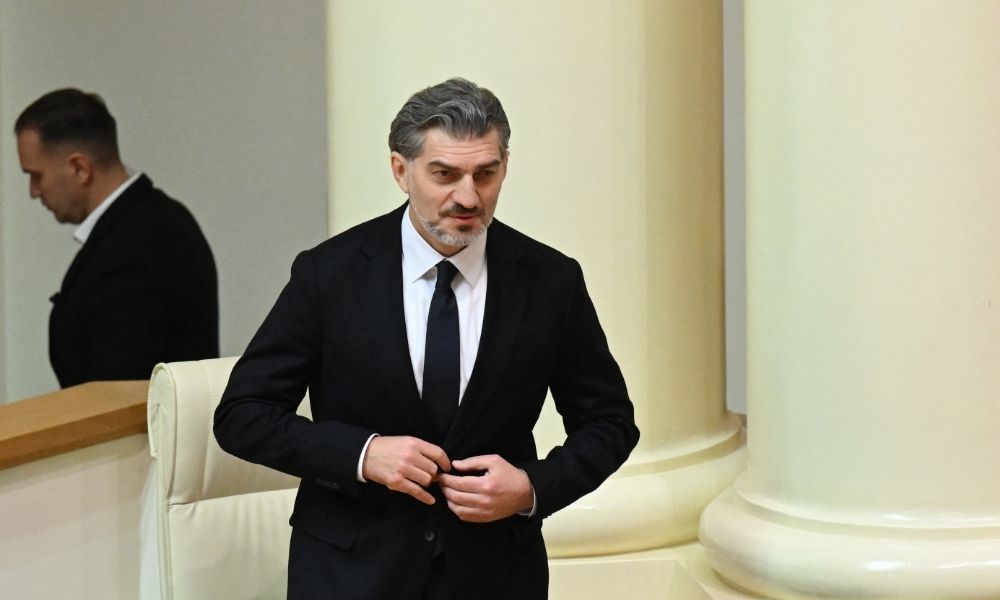 Mikheil Kavelashvili é eleito presidente da Geórgia em meio a controvérsias e protestos
