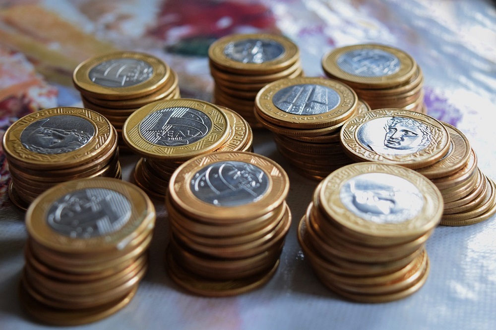 Mercado financeiro revisa projeções de inflação, dólar e PIB para 2024