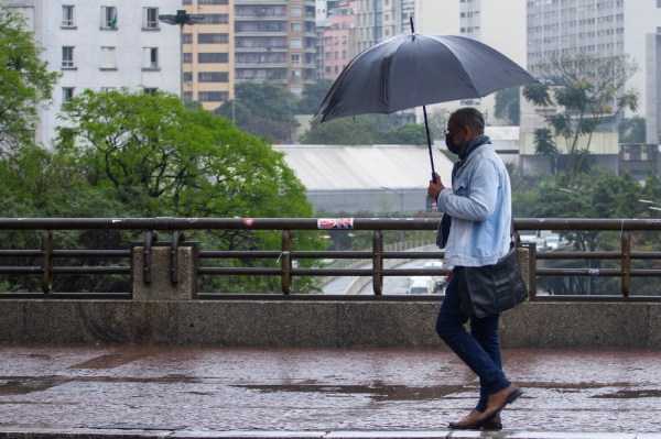 Avanço de frente fria muda o tempo em SP e mantém alerta para temporais no Sul