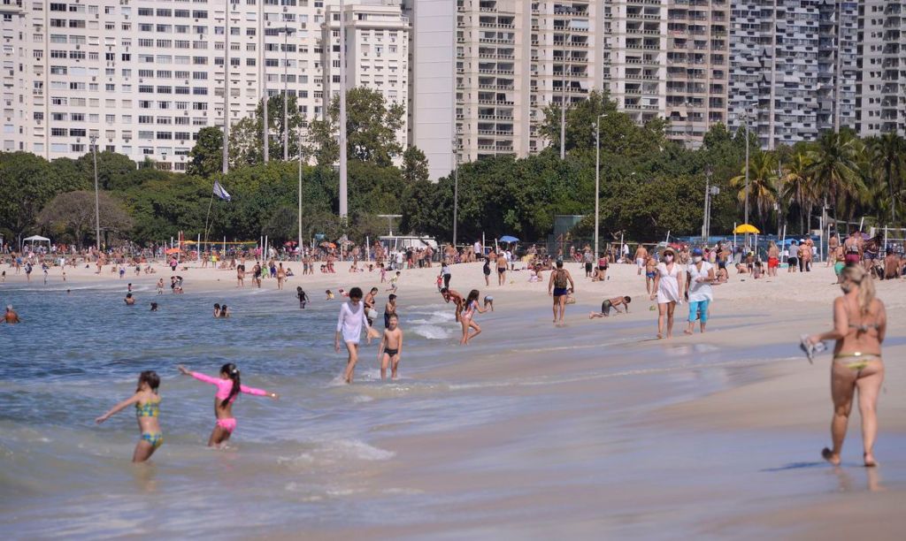PEC das Praias tem votação adiada na CCJ do Senado após pedido de vista