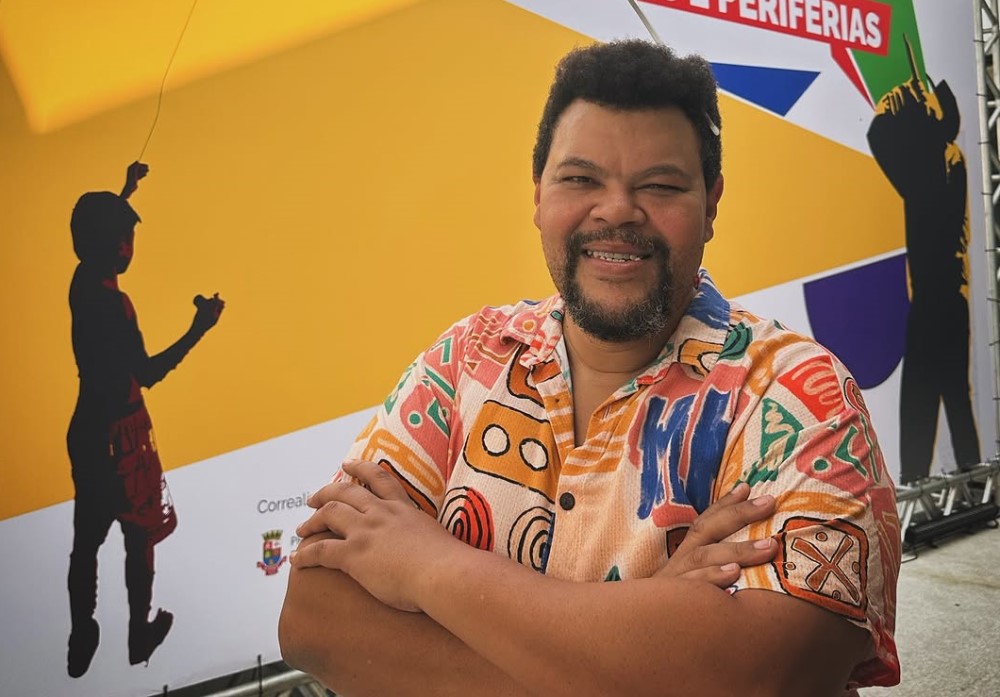 Babu Santana capota o carro em Jacarepaguá após perder o controle devido à chuva