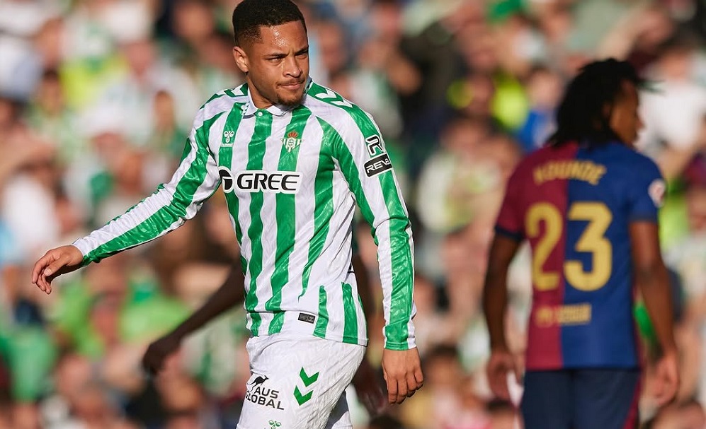 Vitor Roque reflete sobre passagem turbulenta pelo Barcelona e revela inspiração em ídolo do rival