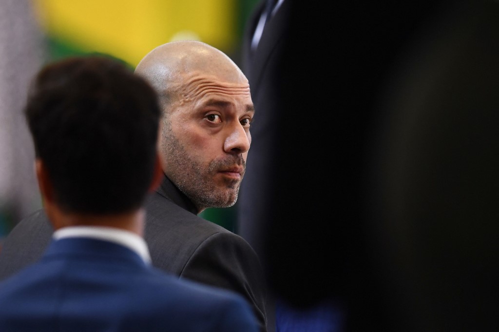 Polícia Federal apreende arma de Daniel Silveira após ordem de Moraes