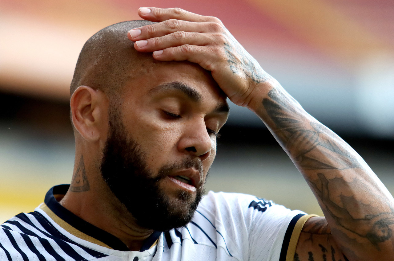 Imprensa espanhola revela crise em vida pessoal do ex-jogador Daniel Alves