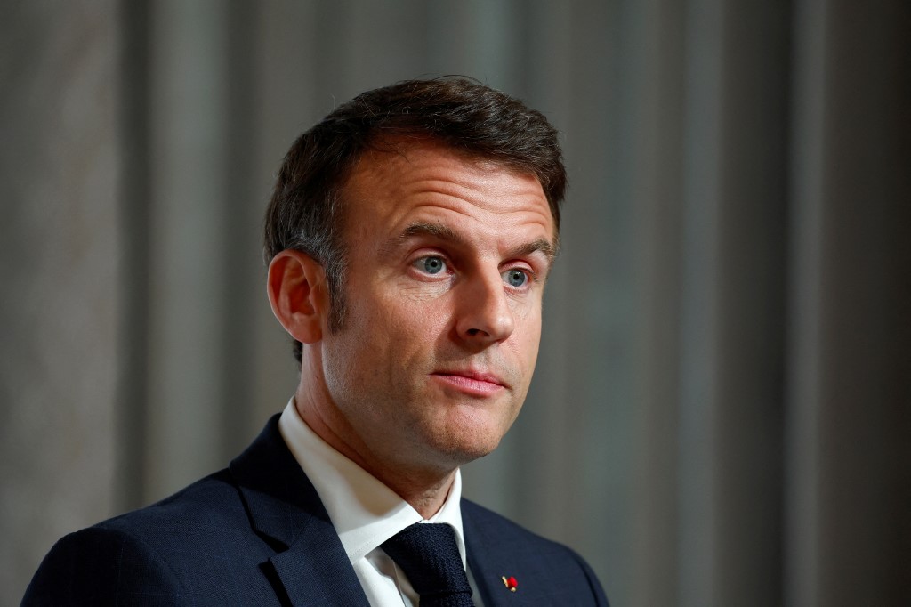 Macron sugere que população da França decida 'temas cruciais' em 2025