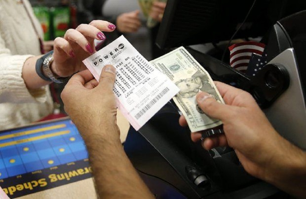 Brasileiros em busca de quase R$ 2 bilhões: participe da Powerball!