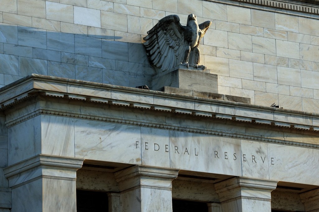 Fed pode proceder mais cautelosamente com corte de juros nos EUA, afirma diretora