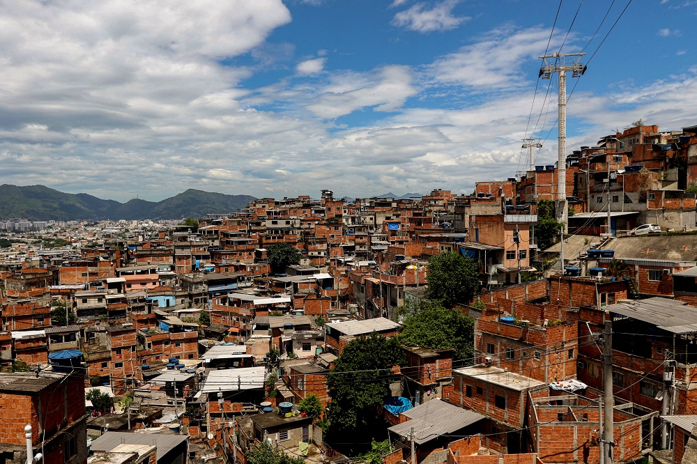 Equipe de TV é alvo de tiroteio durante operação no Complexo do Alemão