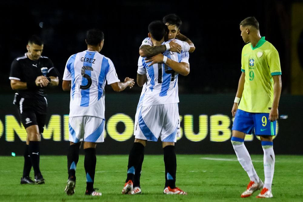 Ramon Menezes fica com a cabeça a prêmio após vexame da seleção brasileira sub-20 contra a Argentina