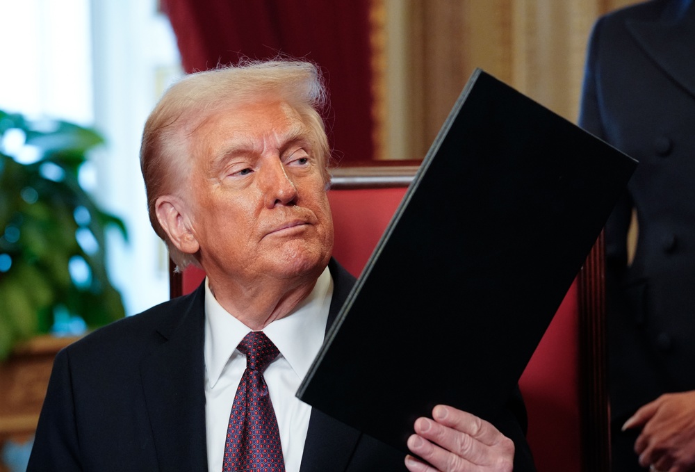Trump deve anunciar novas regras para baratear carros a combustão nos EUA